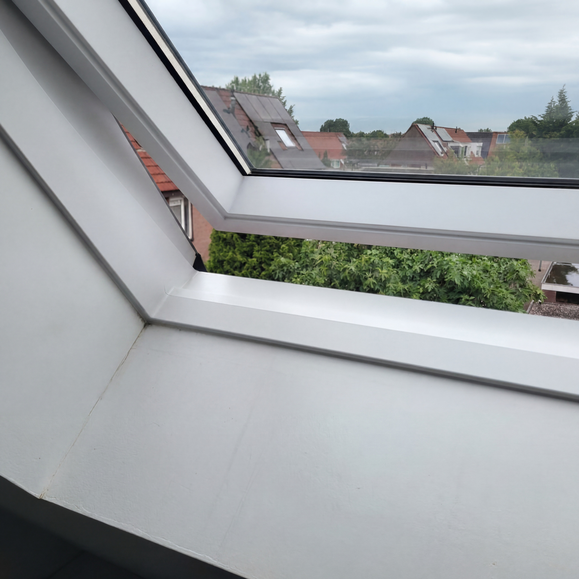 Nieuw dakraamkozijn in Bussum na de vervanging