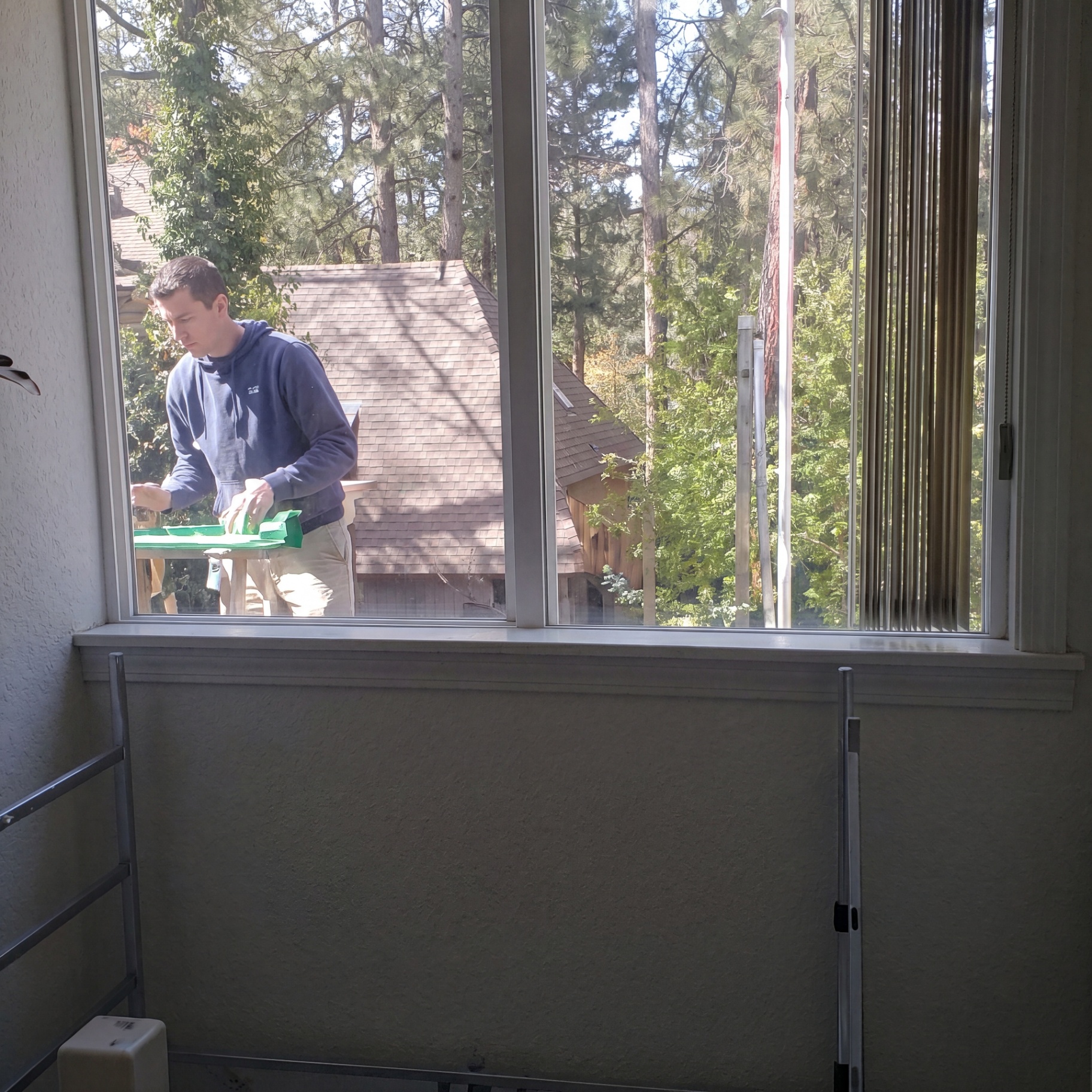 Plaatsing van HR++ glas en ventilatieroosters gezien vanuit de woning