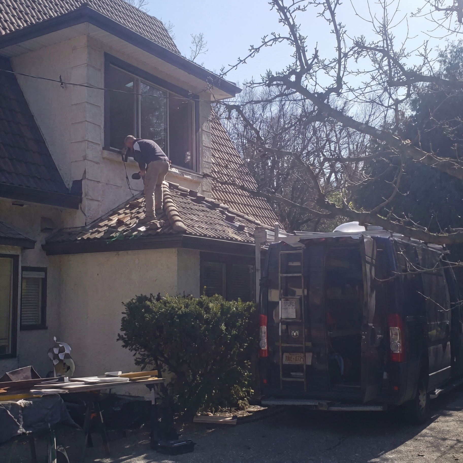 Werkzaamheden aan de HR++ beglazing bij de villa in Aerdenhout